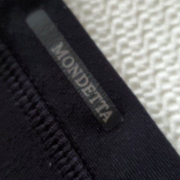 Active wear - Picture 2 of 2